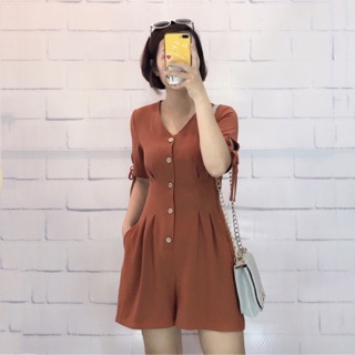 Bộ jumpsuit vàng nâu