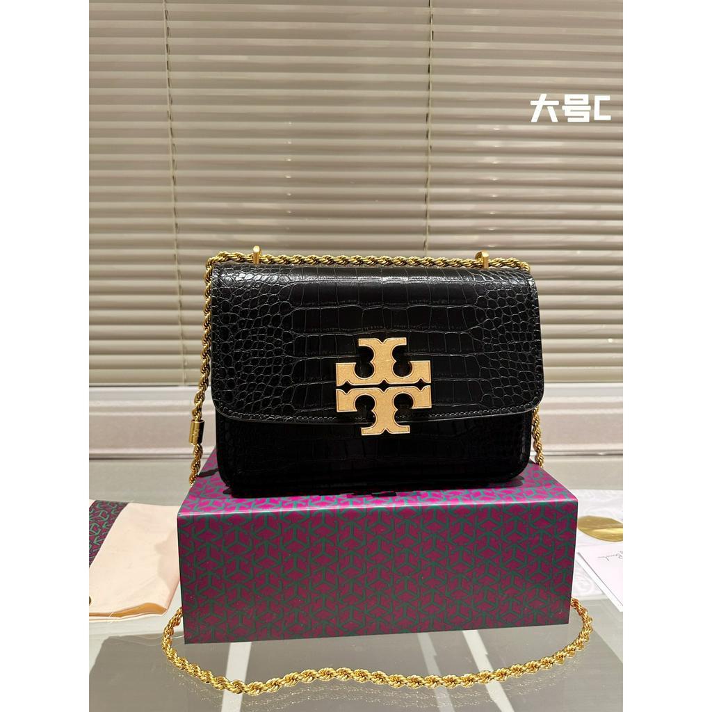 Túi xách Tory Burch tag vàng nhiều màu cả da trơn và da dập vân.