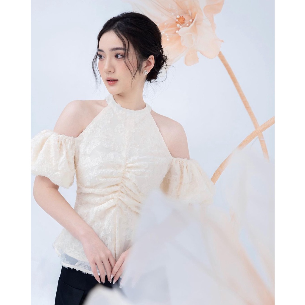 Áo kiểu nữ cổ yếm Linly Store chất tơ hoa nổi A-CY5