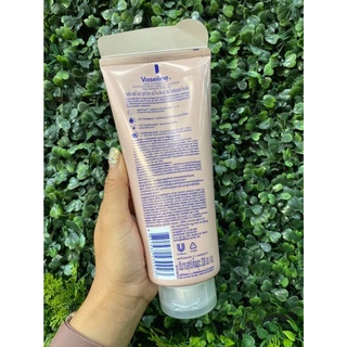 Sữa dưỡng thể Vaseline 4x Thái Lan 330ml