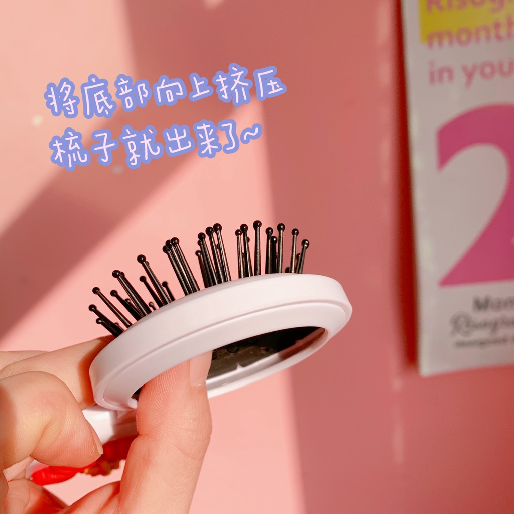 &lt;Tặng Sticker&gt; Gương Tròn Cầm Tay Mini Bỏ Túi Lược Silicon Mát Xa Da Đầu Bàn Chải Gãi Đầu Có Thể Gấp Gọn U018