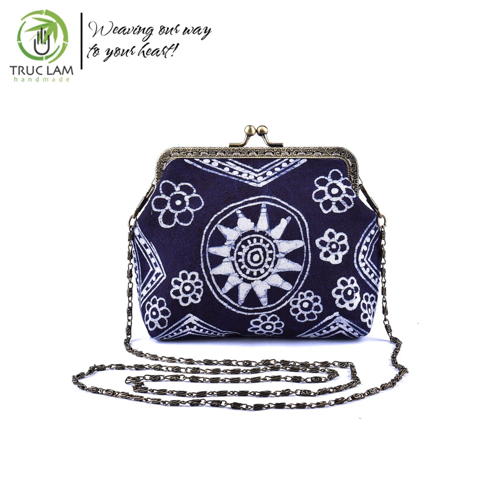 Ví Đeo Chéo Nữ Vải Nhuộm Chàm Khóa Nẹp Đồng Họa Tiết Sáp Ong Vẽ Tay - Trúc Lâm Handmade