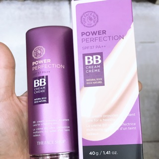 BB Cream The Face Shop có khả năng kiềm dầu tuyệt vời cho một lớp nền luôn ráo mịn
