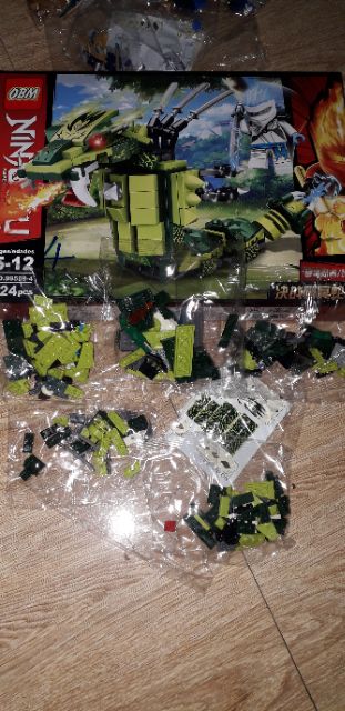 Lắp ráp 1 hộp LegoNinjutsu 99509 có nhiều chi tiết