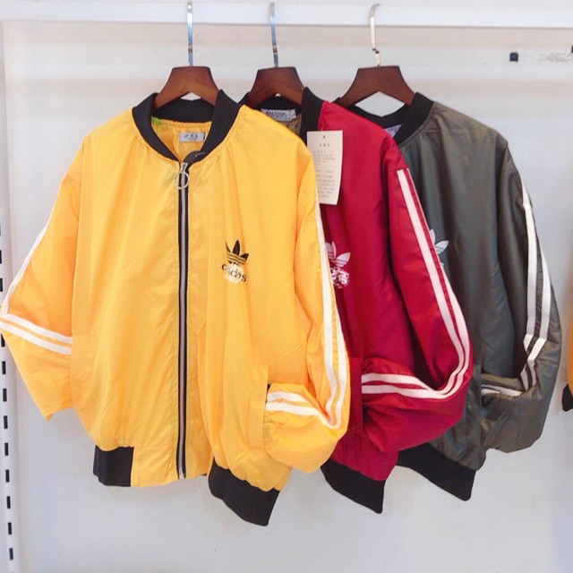 Em đổ bộ áo bomber gió logo hàng 2 lớp xịn đẹp chị em nhé Chất gió đẹp, k nhăn, nhé Viền tay khoẻ khoắn, túi sườn tiện z