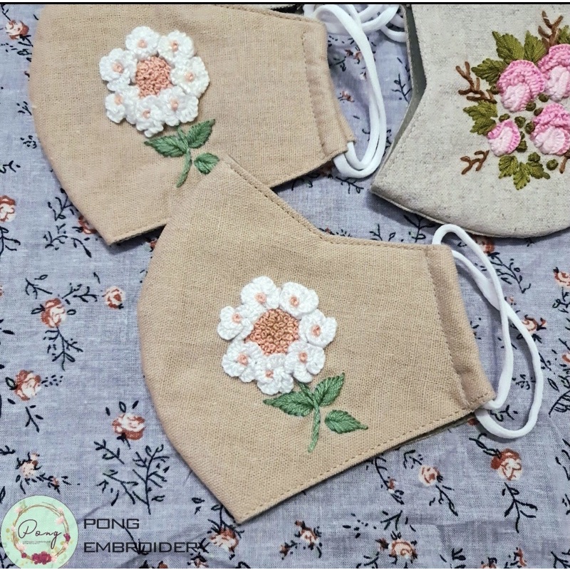 Khẩu trang thêu tay