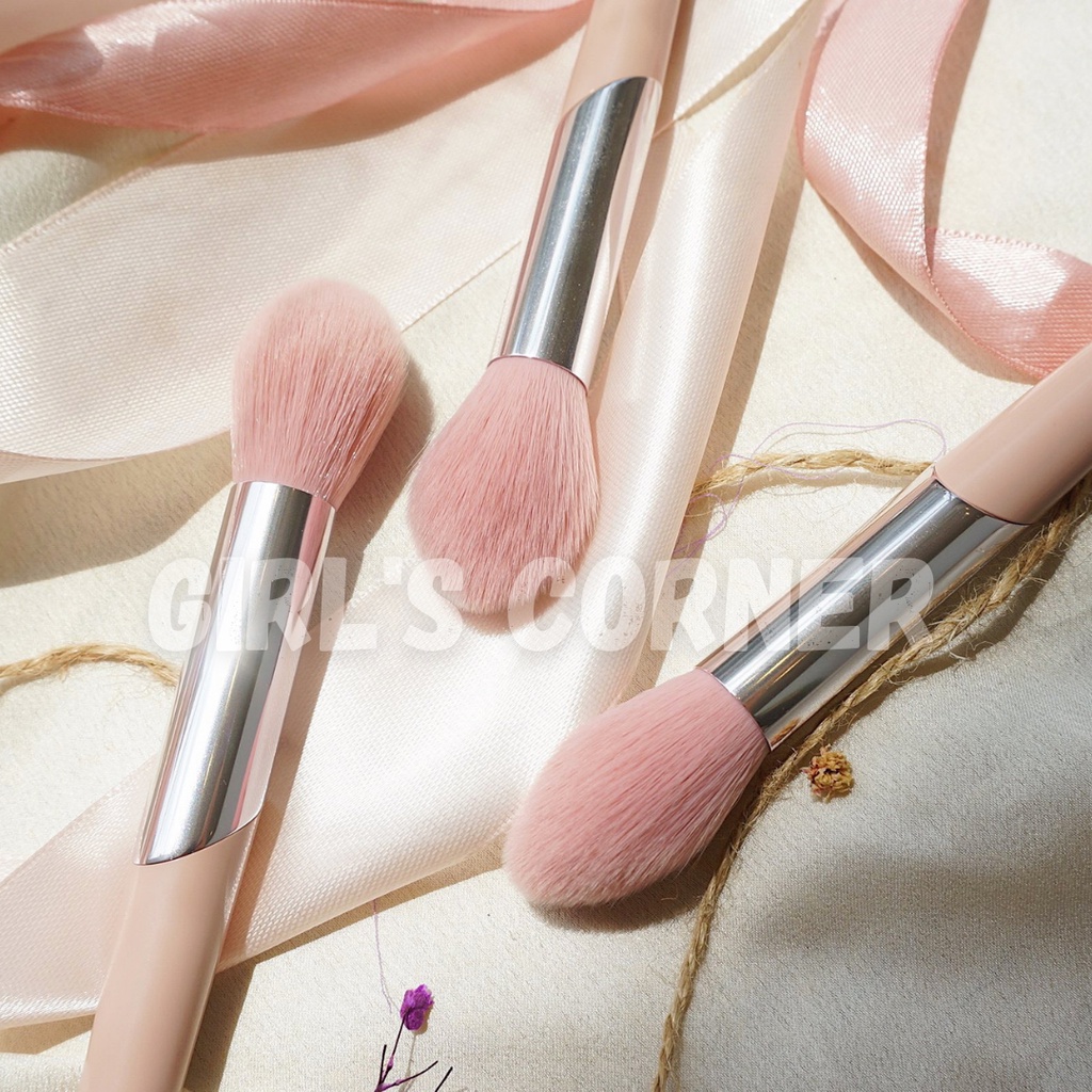 Cọ má hồng shape nhỏ Fenty Beauty Makeup Brush