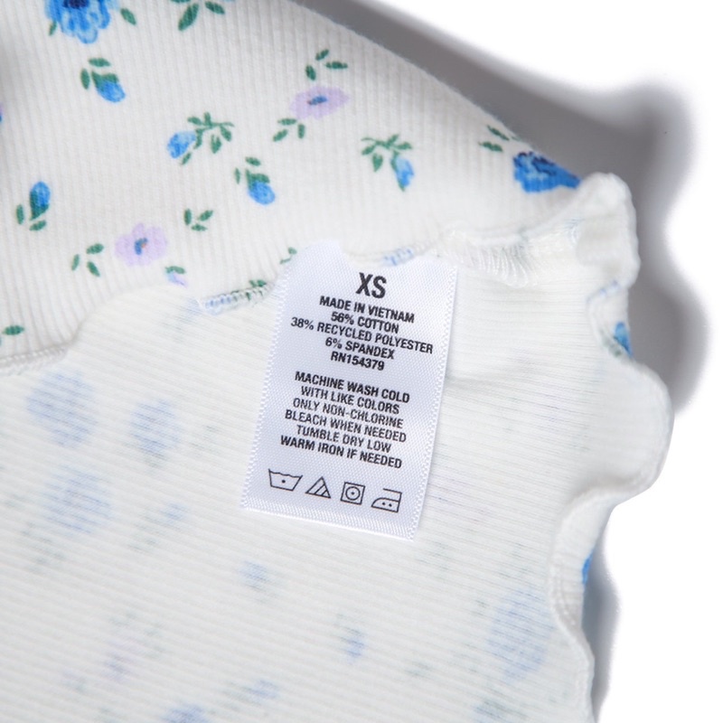 Áo cổ V hoa nhí Ae - Floral Button-Front Cropped Shrunken Tee • Storenyy