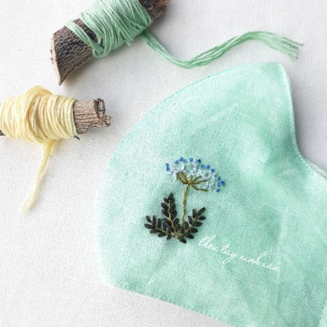 Khẩu trang linen thêu hoa dại 🌼 | BigBuy360 - bigbuy360.vn