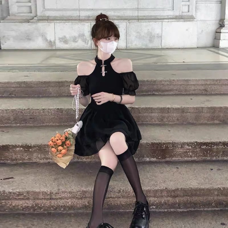 Đầm Sườn Xám Cách Tân Khoét Vai Xinh Xắn