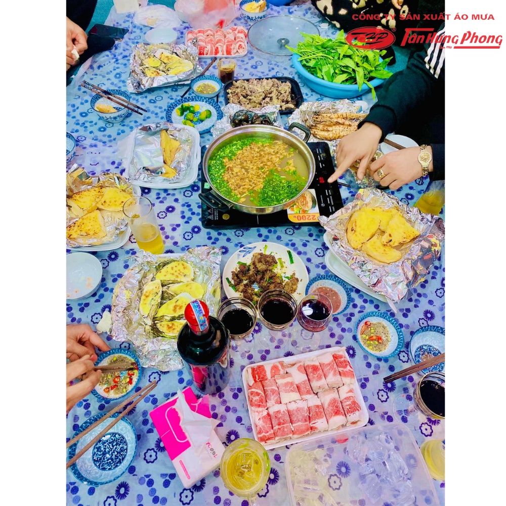 Combo 10 Tấm Khăn Trải Bàn Dùng 1 Lần TÂN HƯNG PHONG Hàng Chính Hãng