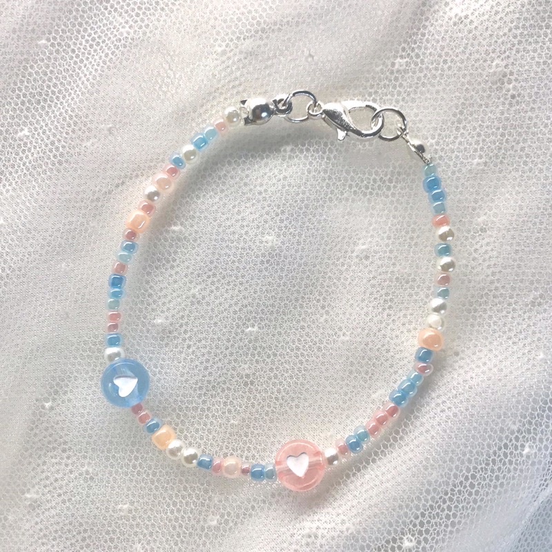 Handmade - Vòng tay hạt cườm màu pastel mix hoạ tiết trái tim