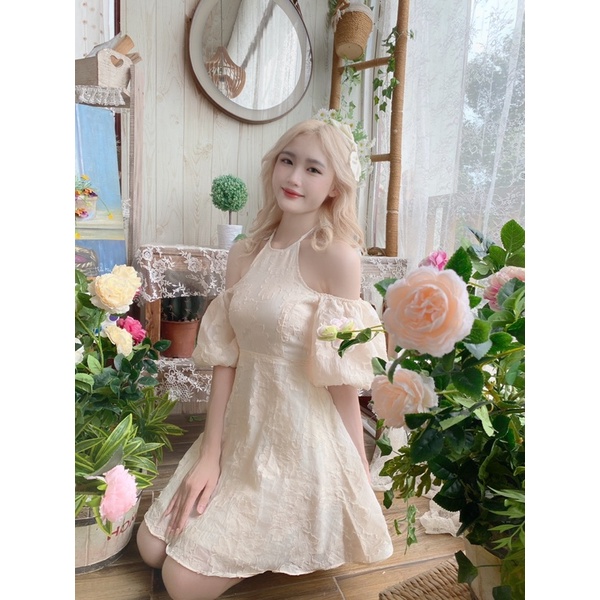 Đầm yếm tay phồng Kate