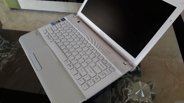 Ngọc trinh SONY VAIO i5