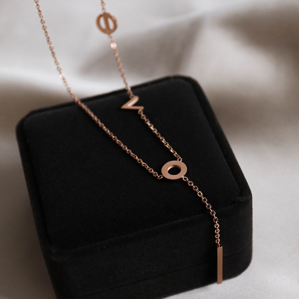 Vòng cổ thép không gỉ mặt chữ LOVE sành điệu cho nữ