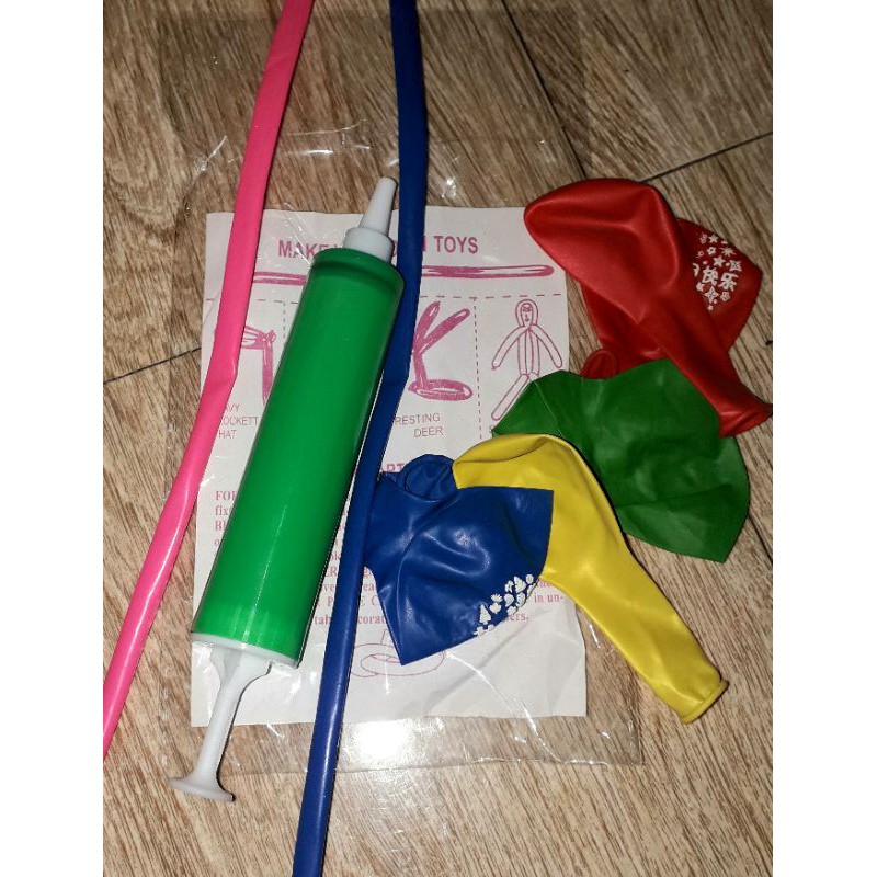Sét một cái ống bơm mini và 7 cái bong bóng bằng nhựa