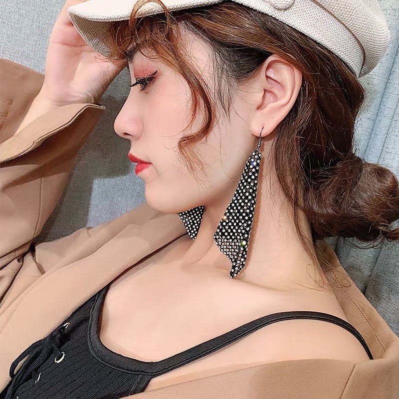 bông tai tam giác đính đá sang chảnh, khuyên tai rũ phong cách hàn quốc
