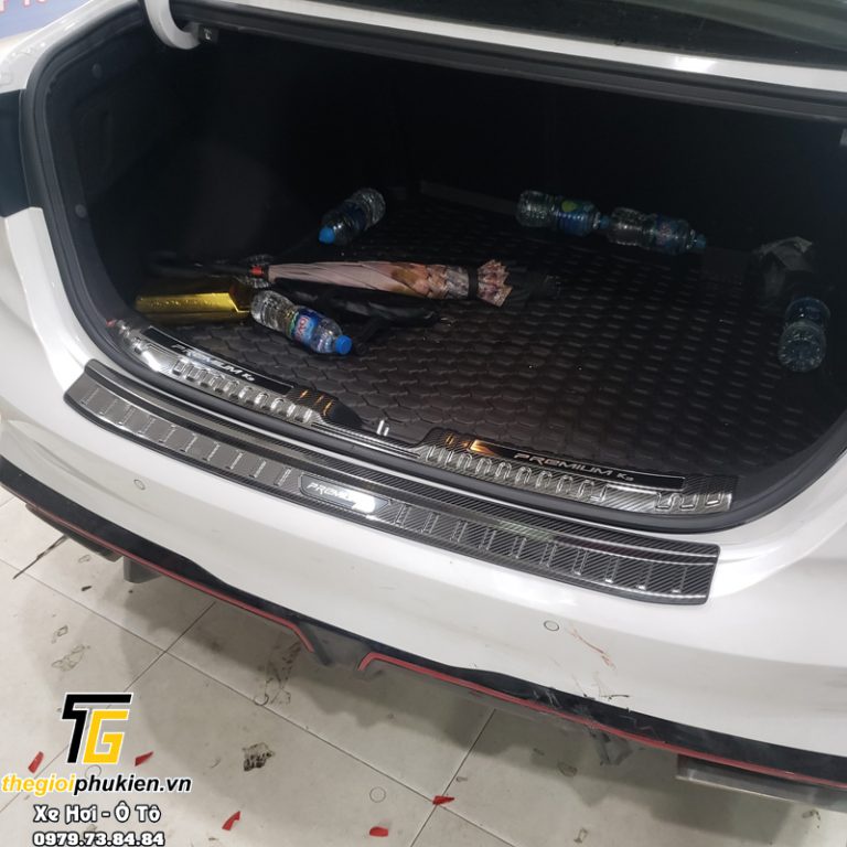 Ốp chống trầy cốp vân Carbon Kia K3 2022+ vân cacbon cao cấp