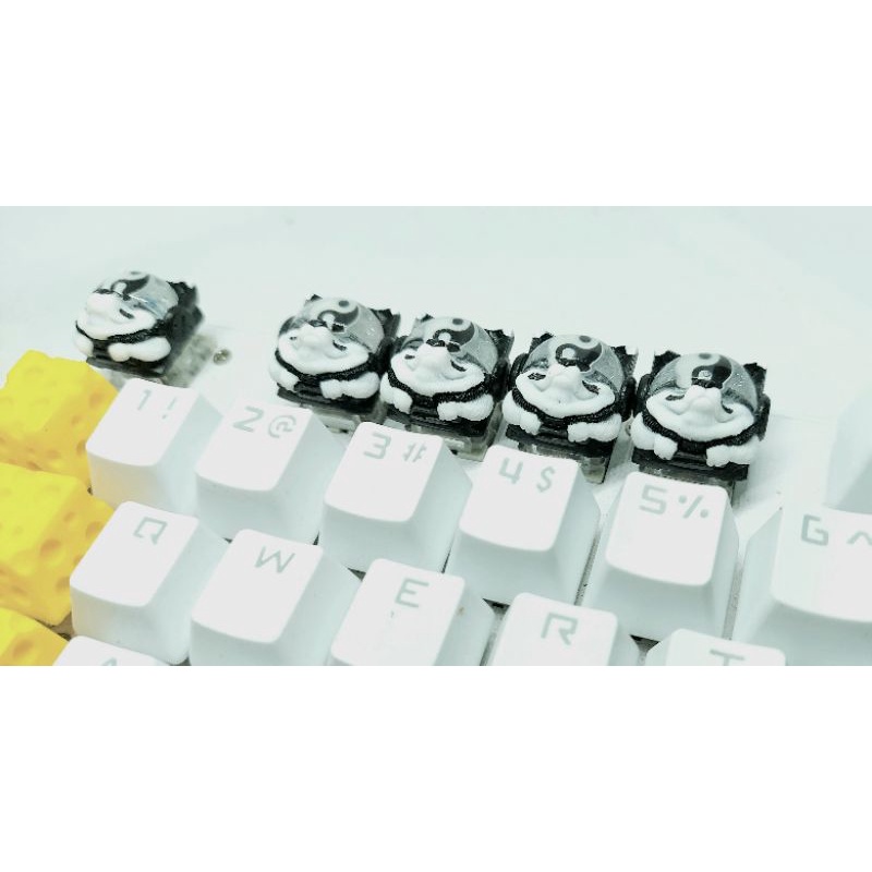 Keycap resin Sirius Clone tone trắng đen hiệu ứng âm dương.