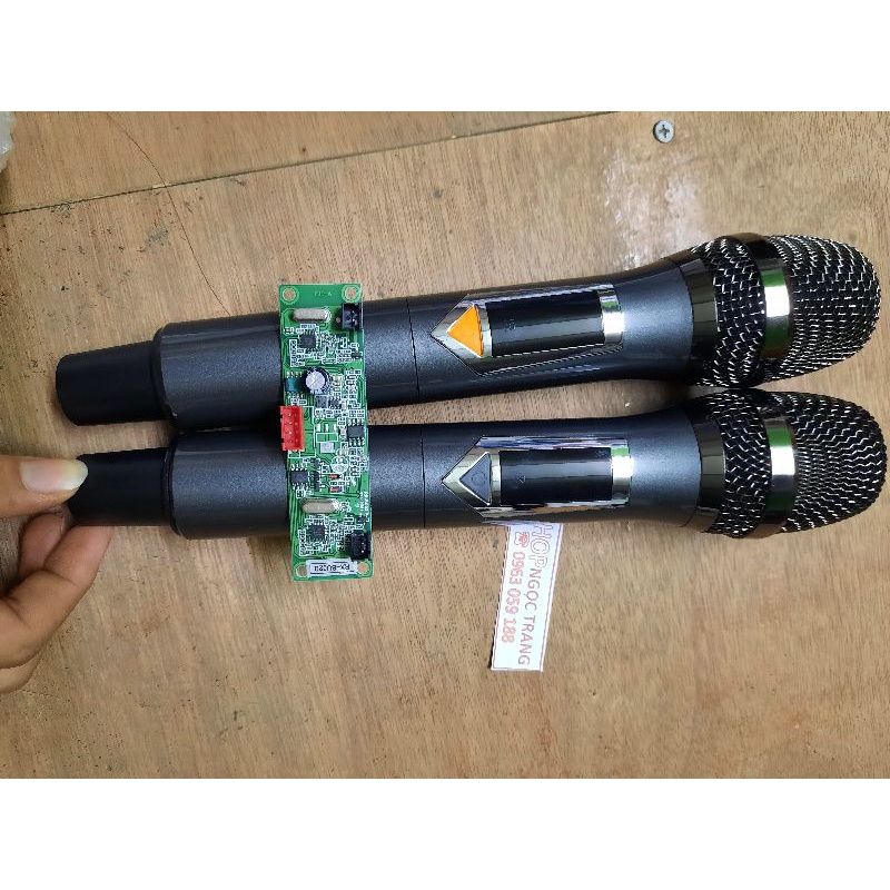 Micro Không Dây 2 Tay Micro Và 1 Bo Mic Full Nhôm Giành Cho Loa Kéo Sét Tần Số
