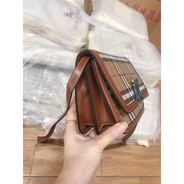 Túi đeo chéo nắp thời trang