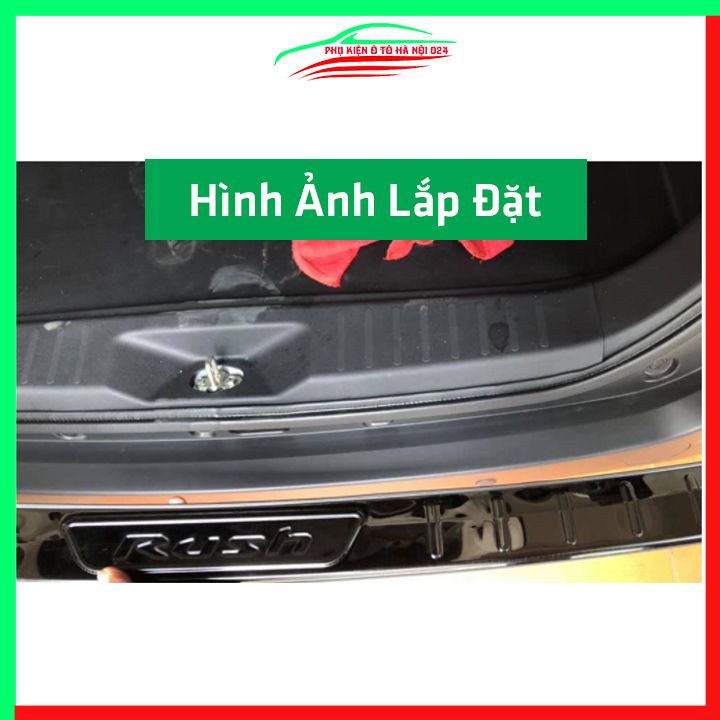Ốp chống trầy cốp Rush 2019-2023 thép không gỉ vân Titan chống trầy bảo vệ xe