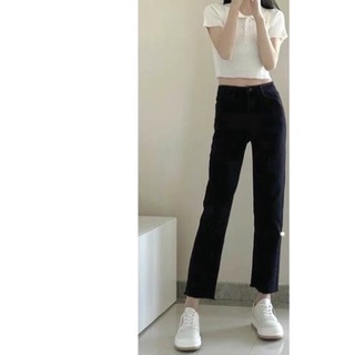 Quần jeans đen trơn phom basic ống đứng cạp cao hack chân cực thon dài