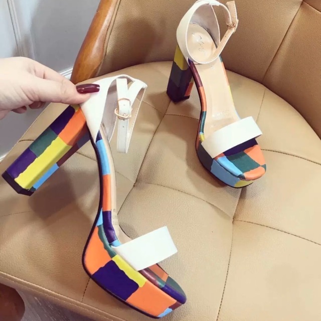 Giày cao gót đế sắc màu
