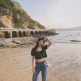 Áo croptop tay phồng cổ vuông
