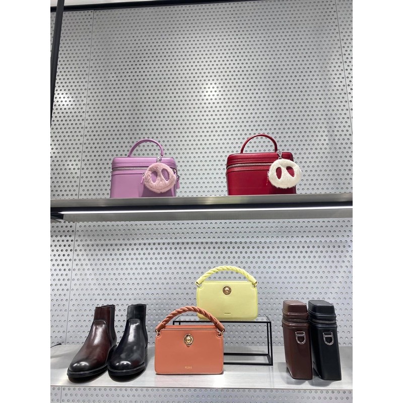 𝑻𝒖́𝒊 hộp cặp lồng vuông 𝑷𝒆𝒅r Boxy Shoulder Bag⁣