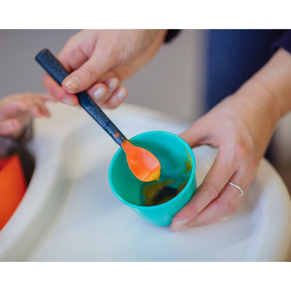 Thìa ăn dặm bề mặt kháng khuẩn có báo nhiệt Tommee Tippee Heat Sense, cho bé từ 4 tháng