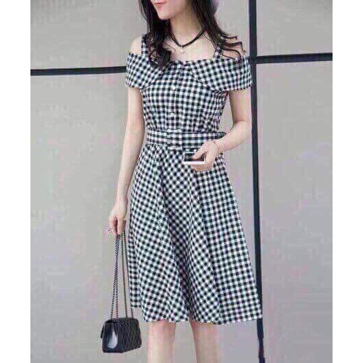 Đầm caro trễ vai