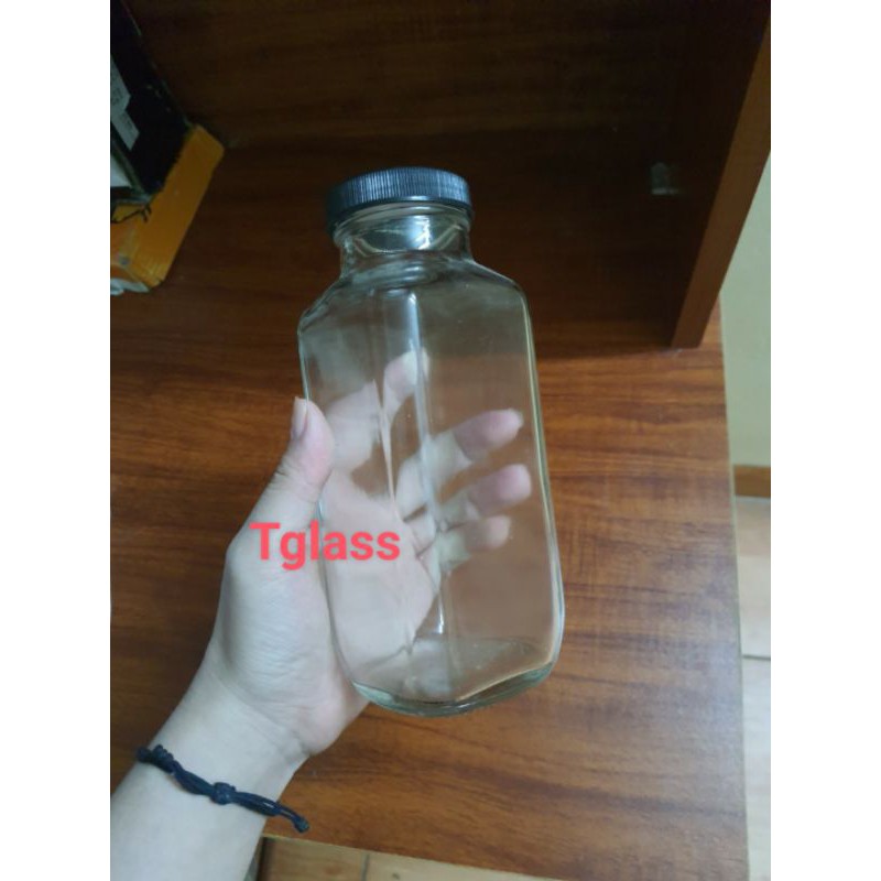 Chai thủy tinh vuông 500ml nắp nhựa