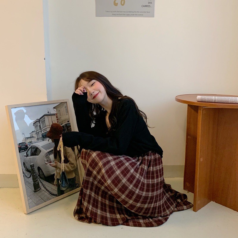 (Sẵn) Chân váy caro xếp li dáng dài midi cạp chun co giãn màu đỏ tím | BigBuy360 - bigbuy360.vn