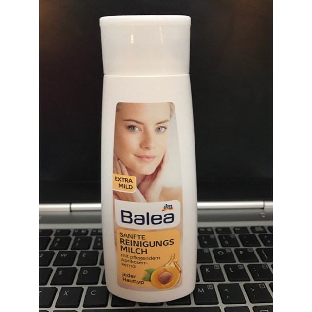 Sữa rửa mặt Balea
