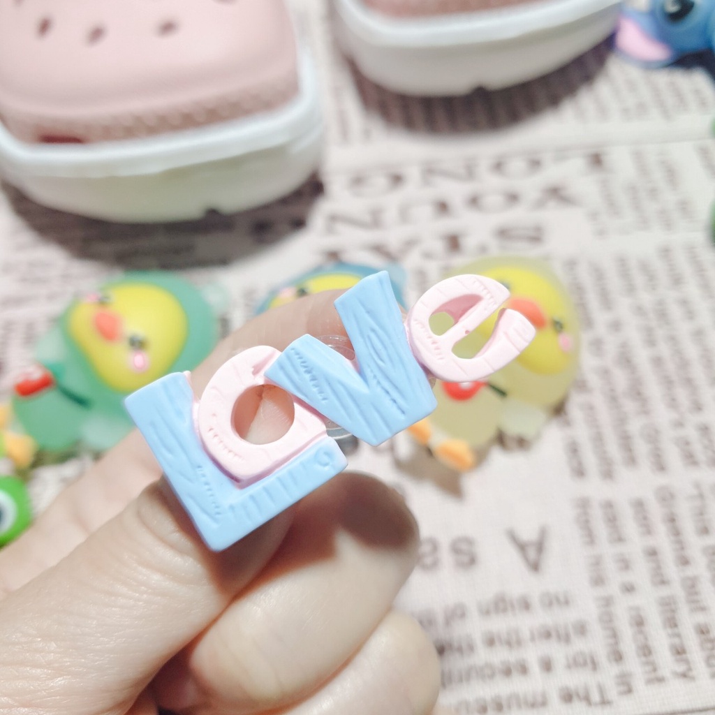 Sticker/ jib gắn dép loại đá cứng phụ kiện thời trang/ hình Chữ LOVE