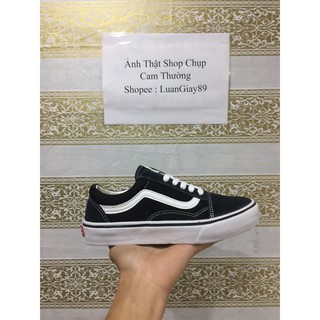 Giầy thể thao đen kể trắng mũi nhung