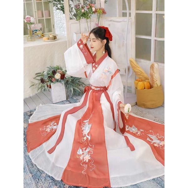 Hán phục nữ chiết eo