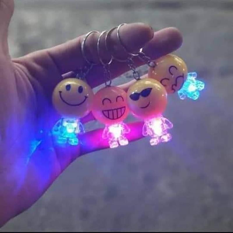 Móc khóa mặt cười Emoji có đèn phát sáng-Móc khóa mặt cười Emoji có đèn phát sáng-Móc khóa mặt cười Emoji có đèn ph
