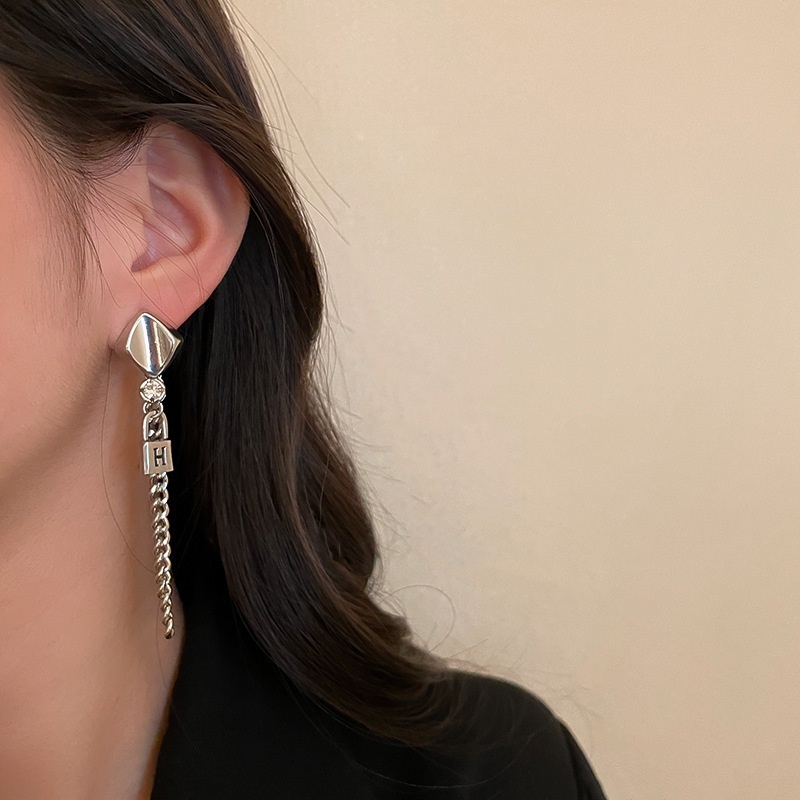 Khuyên Tai Kim Loại Không Đối Xứng Phong Cách Nhật Hàn Cá Tính