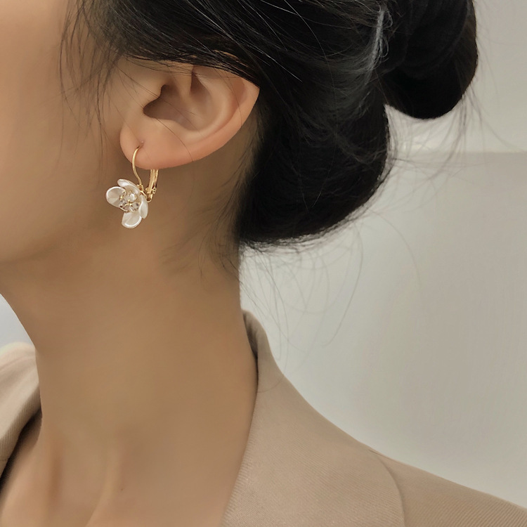 Bông Tai Hình Hoa Đính Ngọc Trai Và Kim Cương Giả Phong Cách Hàn Quốc Ngọ