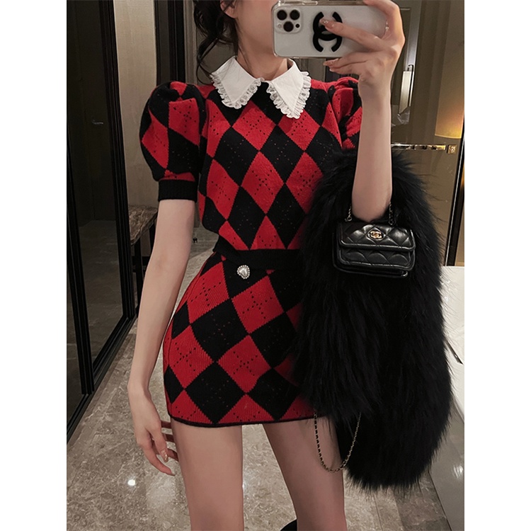 Set đồ SUXI gồm áo dệt kim caro và chân váy ngắn phong cách Hàn Quốc cho nữ