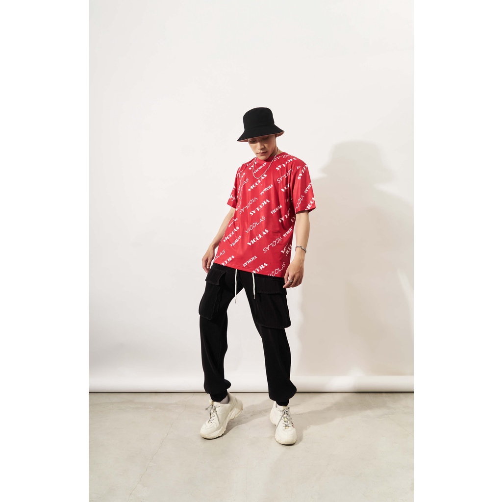 Áo thun unisex nam nữ in chữ - V - VICOLAS RED TEE