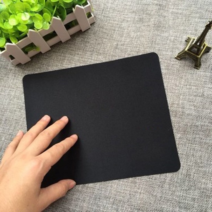Lót chuột đen trơn siêu bền 20x24cm