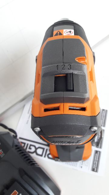 Máy vít không chổi than chính hãng ridgid mã R86037 lực siết 220N.m, mới 100%