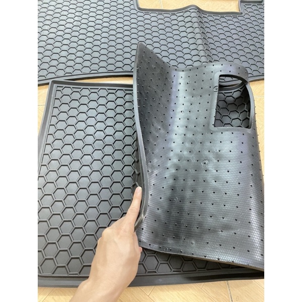 Thảm lót sàn cao su đúc ko mùi xe INNOVA 2008- 2015- 2019 3 hàng ghế