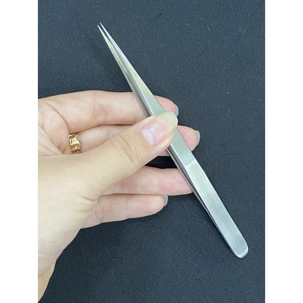 Nhíp nối mi classic cong trơn, dùng để tách và nối mi, làm từ thép không gỉ, gắp êm, nhẹ tay