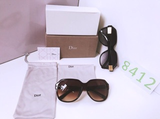 Kính Dior tặng hộp