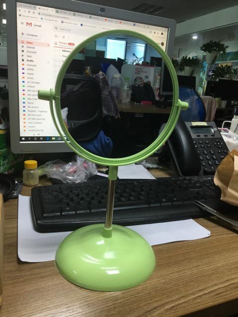 Gương trang điểm 2 mặt để bàn xoay 360 độ