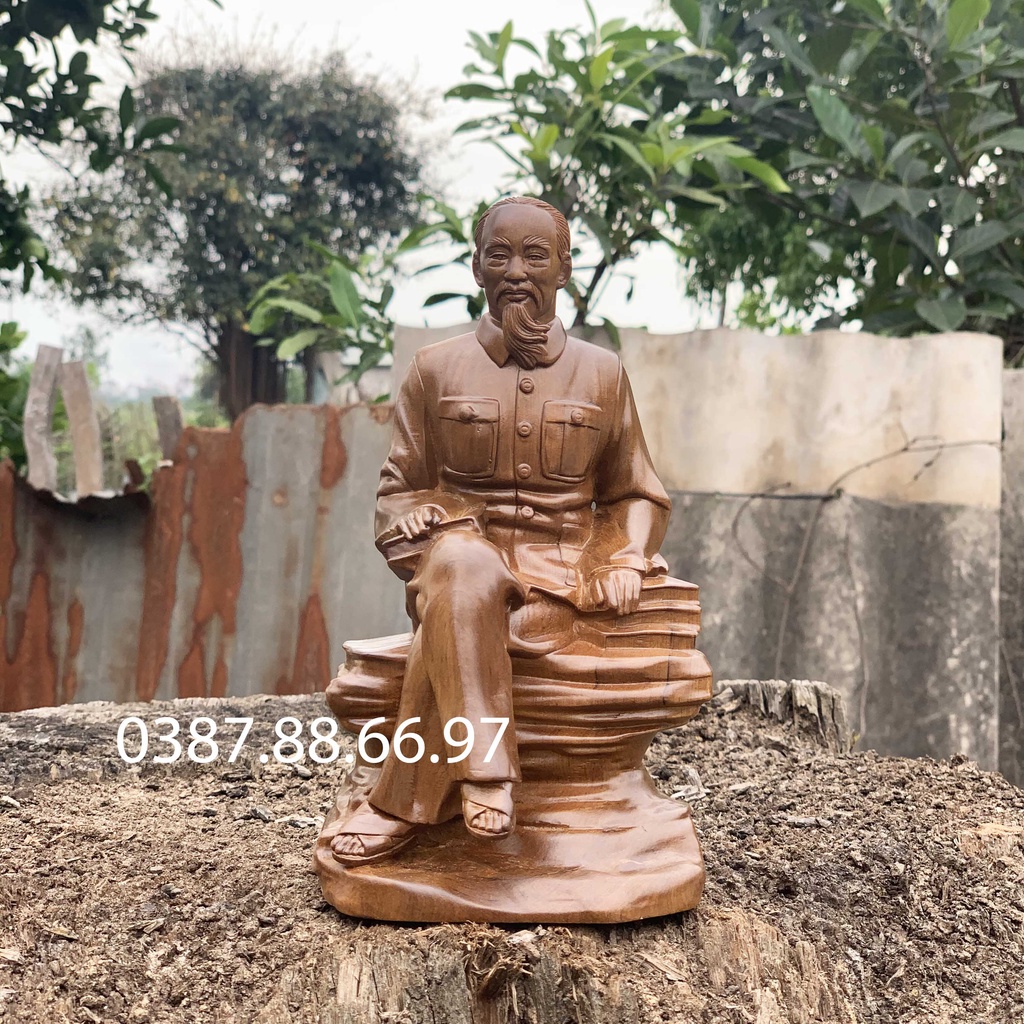 Tượng chủ tịch nước hồ chí minh ngồi thư thái cao 20cm chất liệu gỗ bách xanh